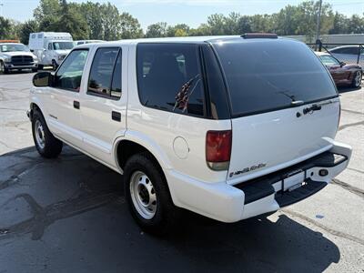 2004 Chevrolet Blazer LS  4X4 - Photo 3 - Flushing, MI 48433