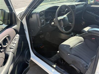 2004 Chevrolet Blazer LS  4X4 - Photo 20 - Flushing, MI 48433