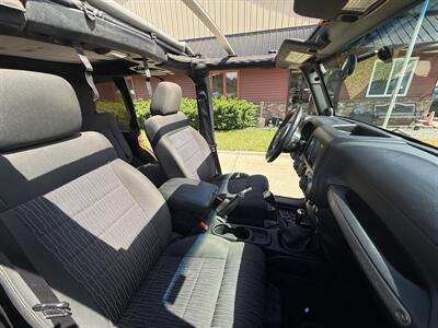 2012 Jeep Wrangler Unlimited Sport 6-Speed 4X4 - Photo 11 - Flushing, MI 48433