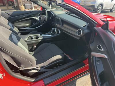 2017 Chevrolet Camaro LT RS  Convertible - Photo 25 - Flushing, MI 48433