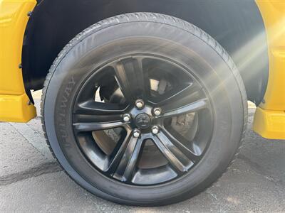 2005 Dodge Ram 1500 HEMI Rumble Bee - Photo 18 - Flushing, MI 48433