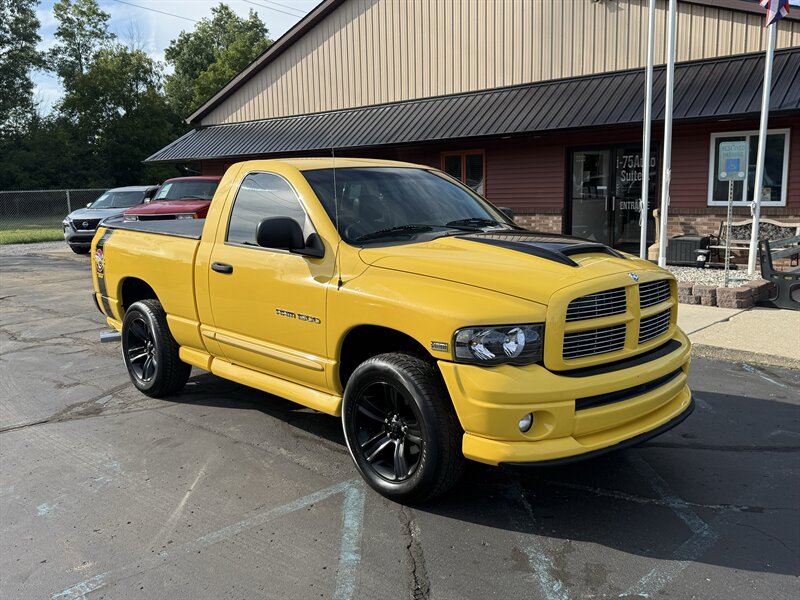 2005 Dodge Ram 1500 HEMI Rumble Bee   - Photo 1 - Flushing, MI 48433