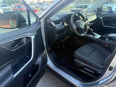 2020 Toyota RAV4 LE  AWD - Photo 10 - Flushing, MI 48433