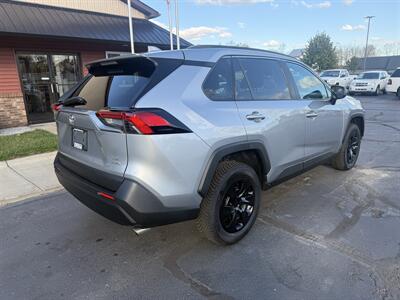 2020 Toyota RAV4 LE  AWD - Photo 6 - Flushing, MI 48433