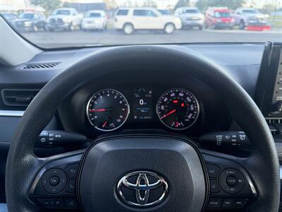 2020 Toyota RAV4 LE  AWD - Photo 13 - Flushing, MI 48433