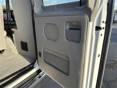 2006 Ford E250 Van Starcraft Conversion  Braun Mobility - Photo 26 - Flushing, MI 48433