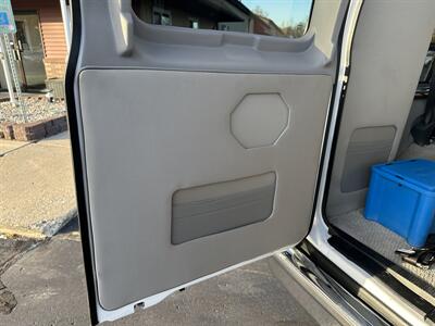 2006 Ford E250 Van Starcraft Conversion  Braun Mobility - Photo 27 - Flushing, MI 48433