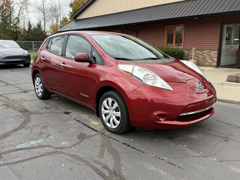 2015 Nissan LEAF S   - Photo 1 - Flushing, MI 48433