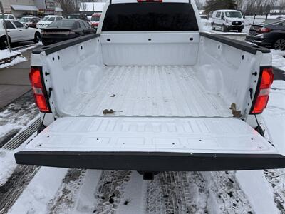 2017 GMC Sierra 2500 HD SLE Crew Cab 4X4 - Photo 22 - Flushing, MI 48433