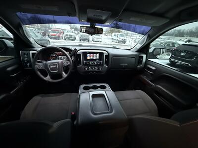 2017 GMC Sierra 2500 HD SLE Crew Cab 4X4 - Photo 19 - Flushing, MI 48433