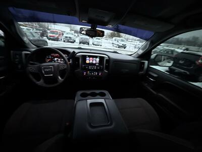 2017 GMC Sierra 2500 HD SLE Crew Cab 4X4 - Photo 18 - Flushing, MI 48433