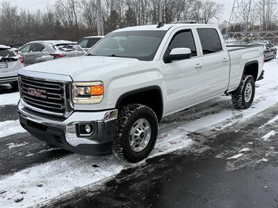 2017 GMC Sierra 2500 HD SLE Crew Cab 4X4 - Photo 3 - Flushing, MI 48433