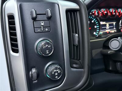 2017 GMC Sierra 2500 HD SLE Crew Cab 4X4 - Photo 14 - Flushing, MI 48433