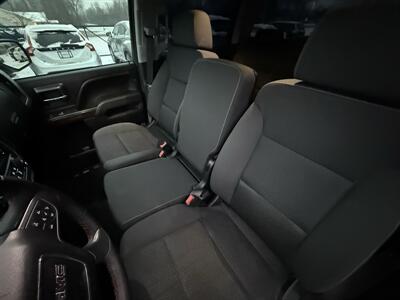 2017 GMC Sierra 2500 HD SLE Crew Cab 4X4 - Photo 9 - Flushing, MI 48433