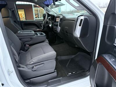 2017 GMC Sierra 2500 HD SLE Crew Cab 4X4 - Photo 25 - Flushing, MI 48433