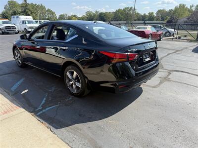 2021 Nissan Altima 2.5 SE  AWD - Photo 5 - Flushing, MI 48433