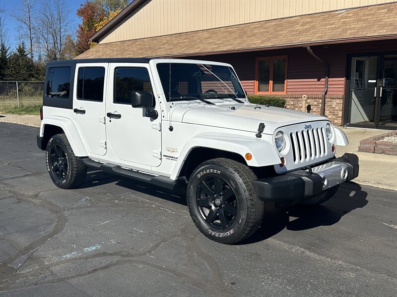 2013 Jeep Wrangler Unlimited Sahara  6-SPEED - Photo 1 - Flushing, MI 48433