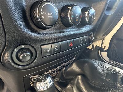 2013 Jeep Wrangler Unlimited Sahara  6-SPEED - Photo 14 - Flushing, MI 48433