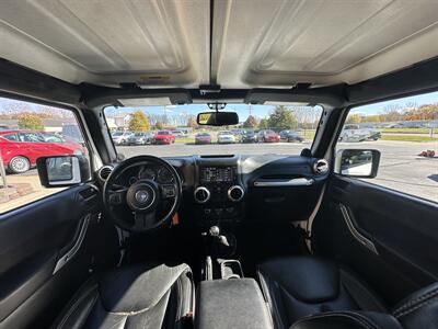 2013 Jeep Wrangler Unlimited Sahara  6-SPEED - Photo 18 - Flushing, MI 48433