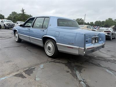 1993 Cadillac DeVille Sedan - Photo 5 - Flushing, MI 48433