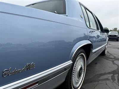 1993 Cadillac DeVille Sedan - Photo 43 - Flushing, MI 48433