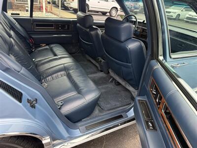 1993 Cadillac DeVille Sedan - Photo 35 - Flushing, MI 48433