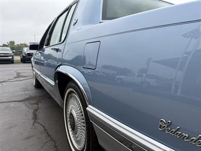 1993 Cadillac DeVille Sedan - Photo 44 - Flushing, MI 48433