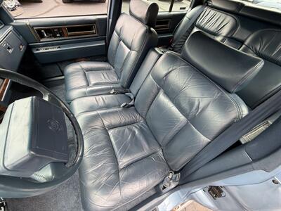 1993 Cadillac DeVille Sedan - Photo 10 - Flushing, MI 48433
