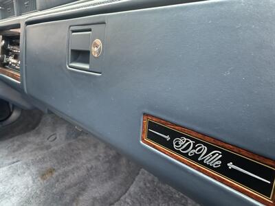 1993 Cadillac DeVille Sedan - Photo 38 - Flushing, MI 48433