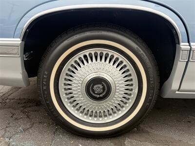 1993 Cadillac DeVille Sedan - Photo 18 - Flushing, MI 48433