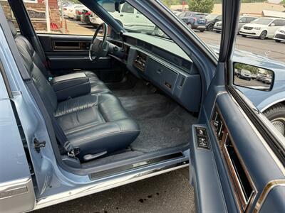 1993 Cadillac DeVille Sedan - Photo 39 - Flushing, MI 48433