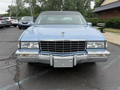 1993 Cadillac DeVille Sedan - Photo 2 - Flushing, MI 48433