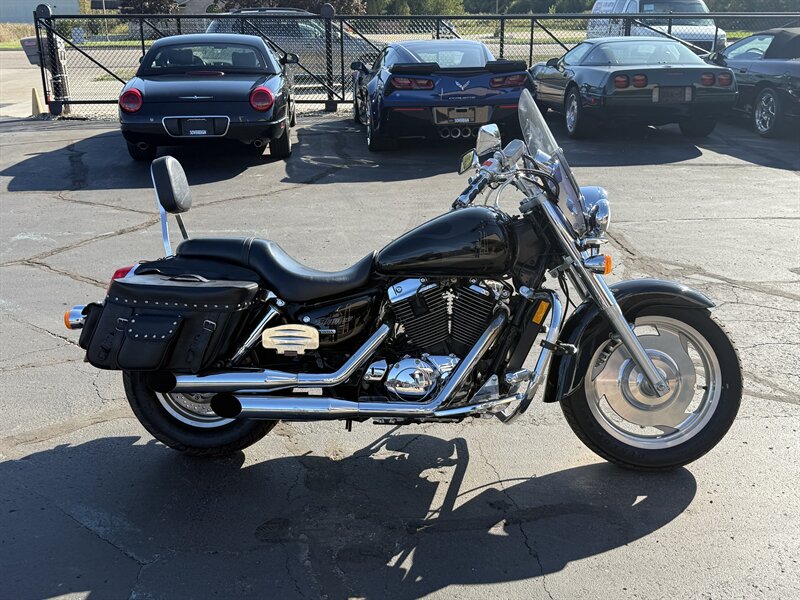 2004 Honda VT1100  Shadow Sabre - Photo 1 - Flushing, MI 48433
