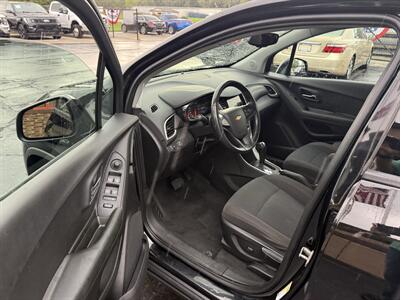 2019 Chevrolet Trax LS FWD - Photo 10 - Flushing, MI 48433