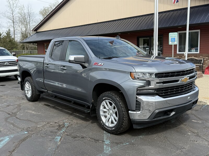 2019 Chevrolet Silverado 1500 LT Double Cab  Z71 4X4 - Photo 1 - Flushing, MI 48433