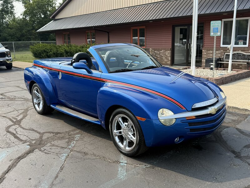 2006 Chevrolet SSR 6.0L   - Photo 1 - Flushing, MI 48433