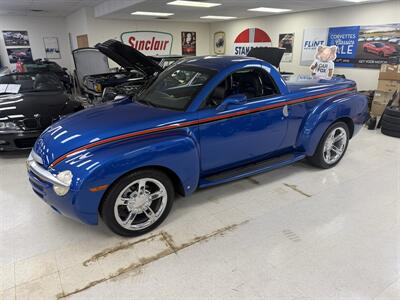 2006 Chevrolet SSR 6.0L - Photo 2 - Flushing, MI 48433