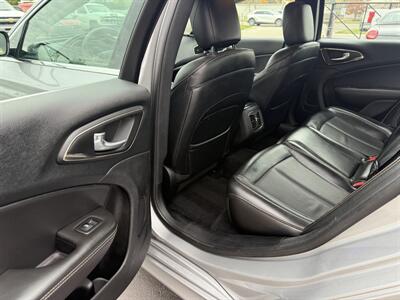 2015 Chrysler 200 C   - Photo 18 - Flushing, MI 48433