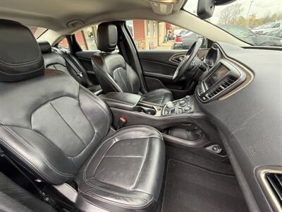 2015 Chrysler 200 C   - Photo 24 - Flushing, MI 48433