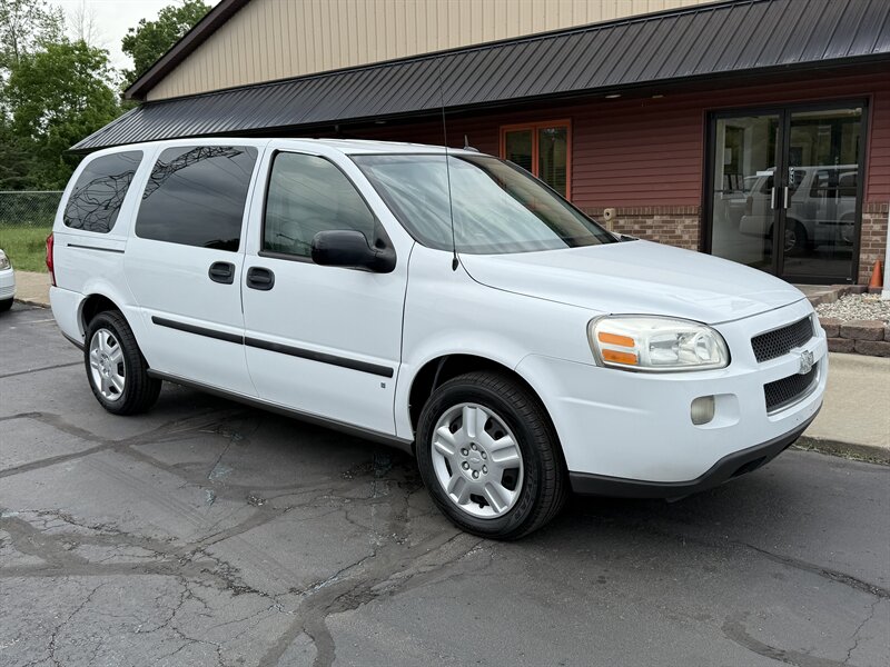 2008 Chevrolet Uplander LS - Photo 1 - Flushing, MI 48433