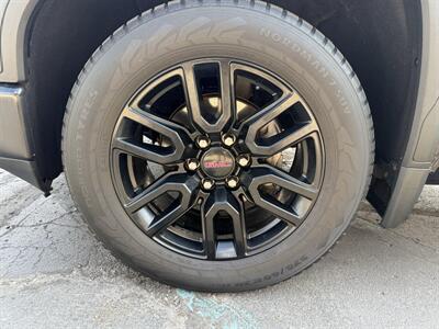 2021 GMC Sierra 1500 Crew Cab 4X4 - Photo 8 - Flushing, MI 48433