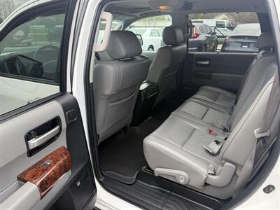 2008 Toyota Sequoia Limited  4X4 - Photo 23 - Flushing, MI 48433