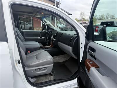 2008 Toyota Sequoia Limited  4X4 - Photo 39 - Flushing, MI 48433