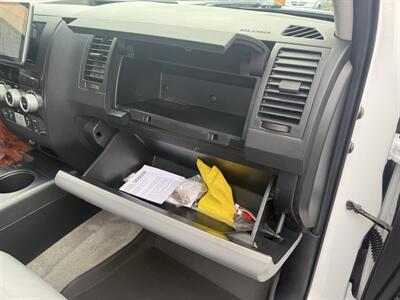 2008 Toyota Sequoia Limited  4X4 - Photo 37 - Flushing, MI 48433