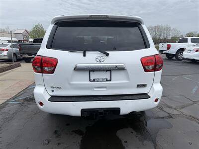 2008 Toyota Sequoia Limited  4X4 - Photo 4 - Flushing, MI 48433