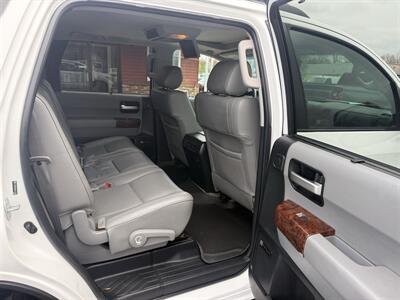 2008 Toyota Sequoia Limited  4X4 - Photo 35 - Flushing, MI 48433