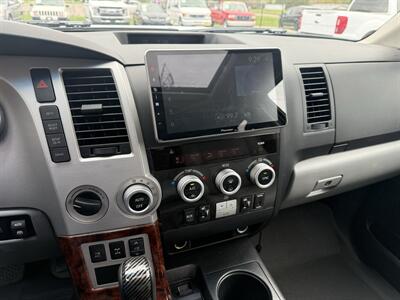 2008 Toyota Sequoia Limited  4X4 - Photo 18 - Flushing, MI 48433