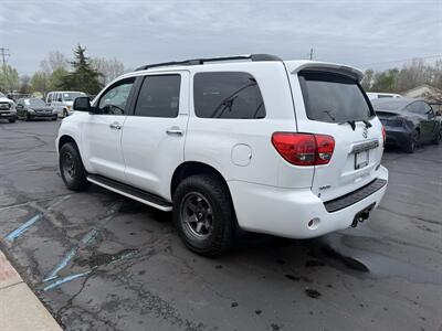 2008 Toyota Sequoia Limited  4X4 - Photo 9 - Flushing, MI 48433