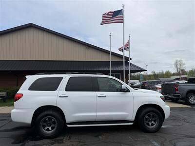 2008 Toyota Sequoia Limited  4X4 - Photo 6 - Flushing, MI 48433