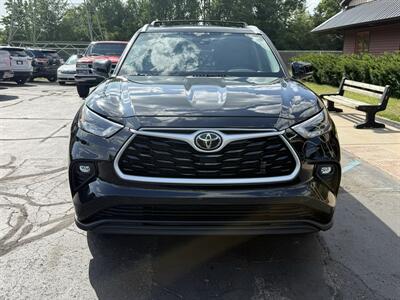 2024 Toyota Highlander XLE  AWD - Photo 2 - Flushing, MI 48433